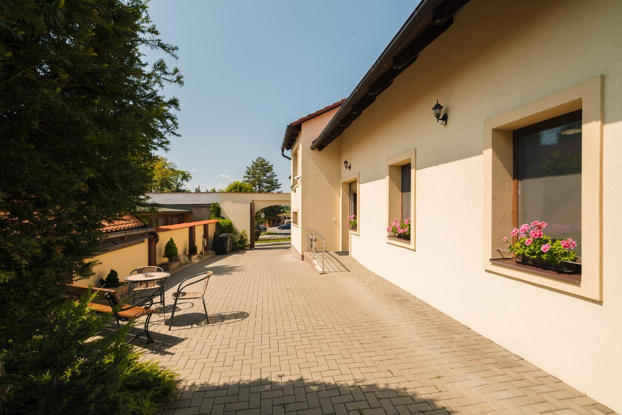 Penzion Sezemice Exterior photo